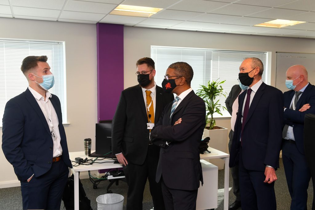 Minister Vaughan Gething talks to Indigo NOC staff